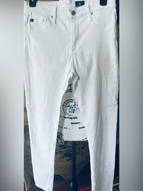 “AG - The Farrah Skinny Ankle”
White Denim Jeans Size: 28R